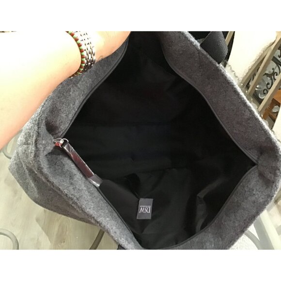 DSW GREY/BLACK TOTE TRAVEL BAG WITH BOTTOM ZIPPER COMPARTMENT AND OUTSIDE POCKET - Picture 6 of 6